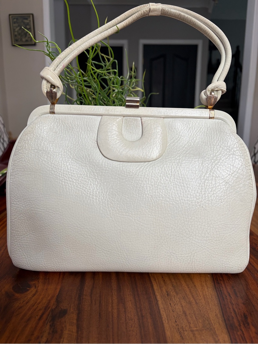 Vintage Bernard original Canada 🇨🇦 made Structured Cream Top-Handle kisslock bag